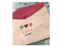 SOBRE CON BOTON A4 PLASTICO HEARTS
