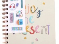 CUADERNO SPIRIT ESPIRAL 80H + STICKER 3D